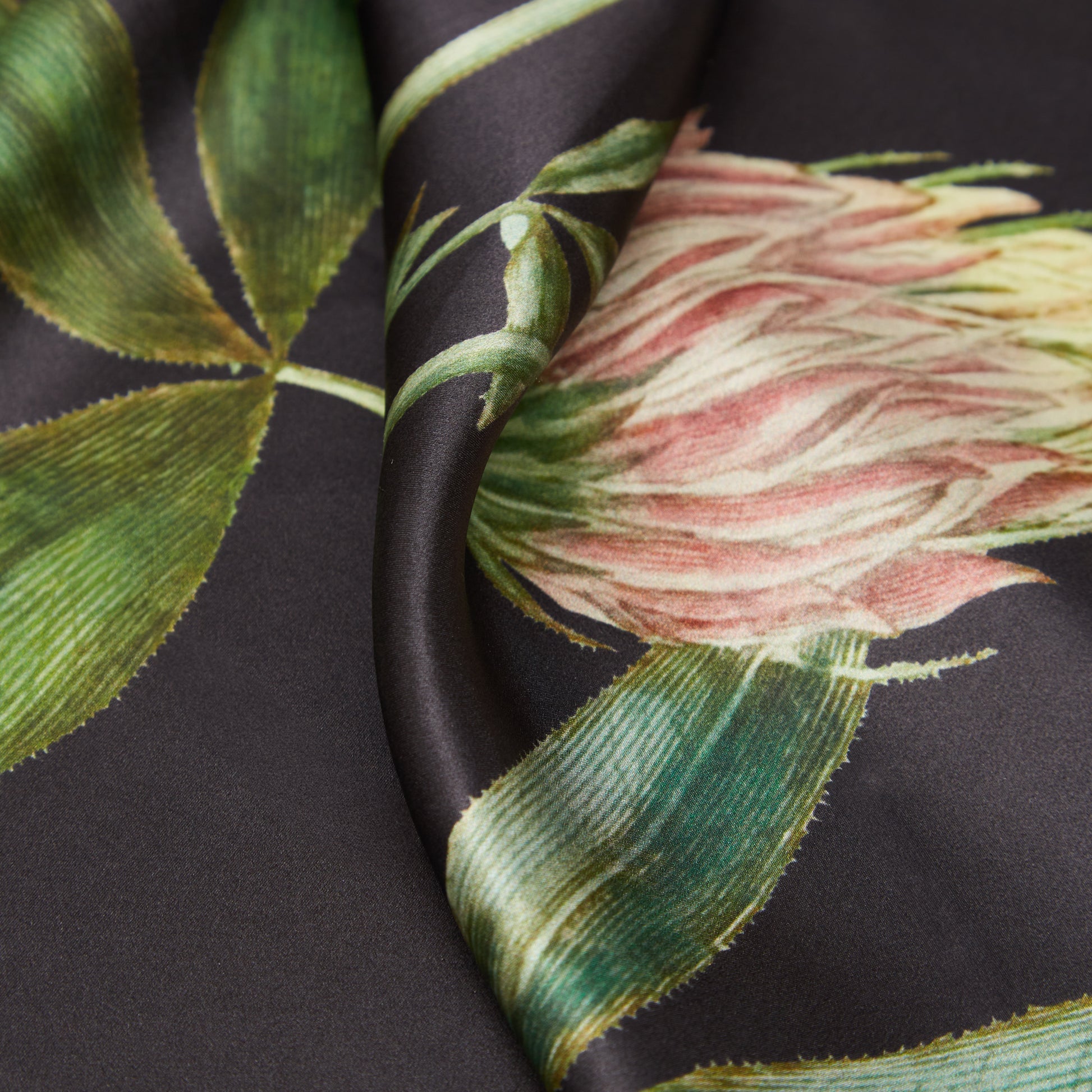 Flora Danica Denmark Trifolium silketørklæde Small scarf Trifolium off-black/yellow