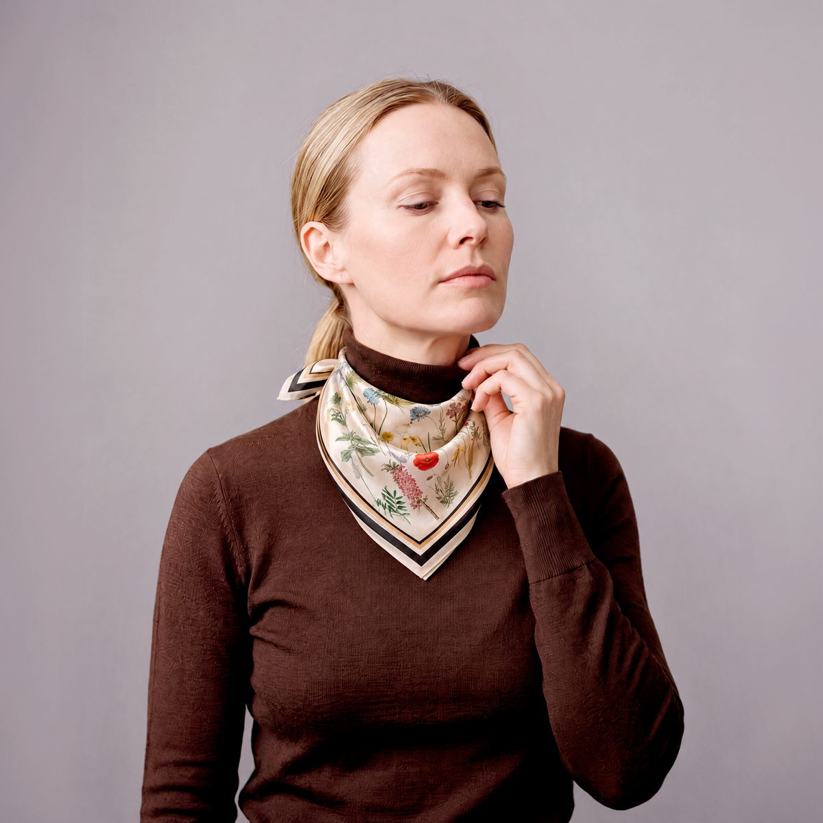 Flora Danica Denmark Beige Flower Field 53 silketørklæde Small scarf Beige flower field