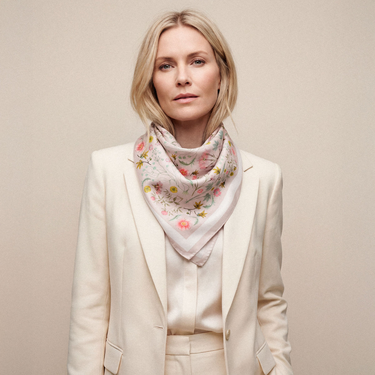 Flora Danica Denmark Beige Garden 90 Silketørklæde Large scarf Beige Garden