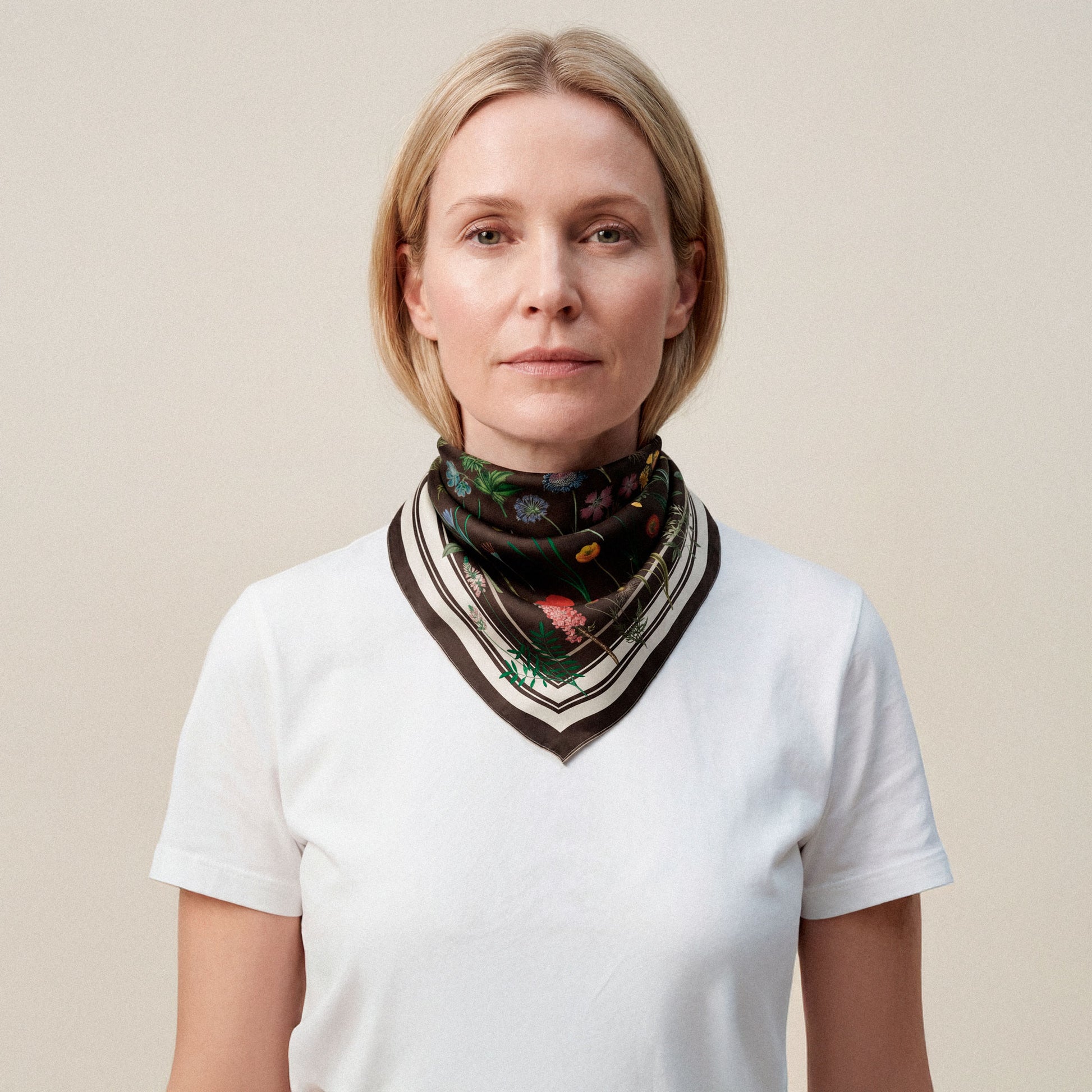 Flora Danica Denmark Brown Flower Field silketørklæde Small scarf Brown Flower Field