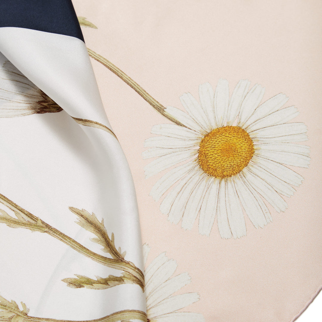 Flora Danica Denmark Four Square Daisy Double 90 Large dobbeltsided scarf Four Square Daisy Pink, Navy, Gray, off-white