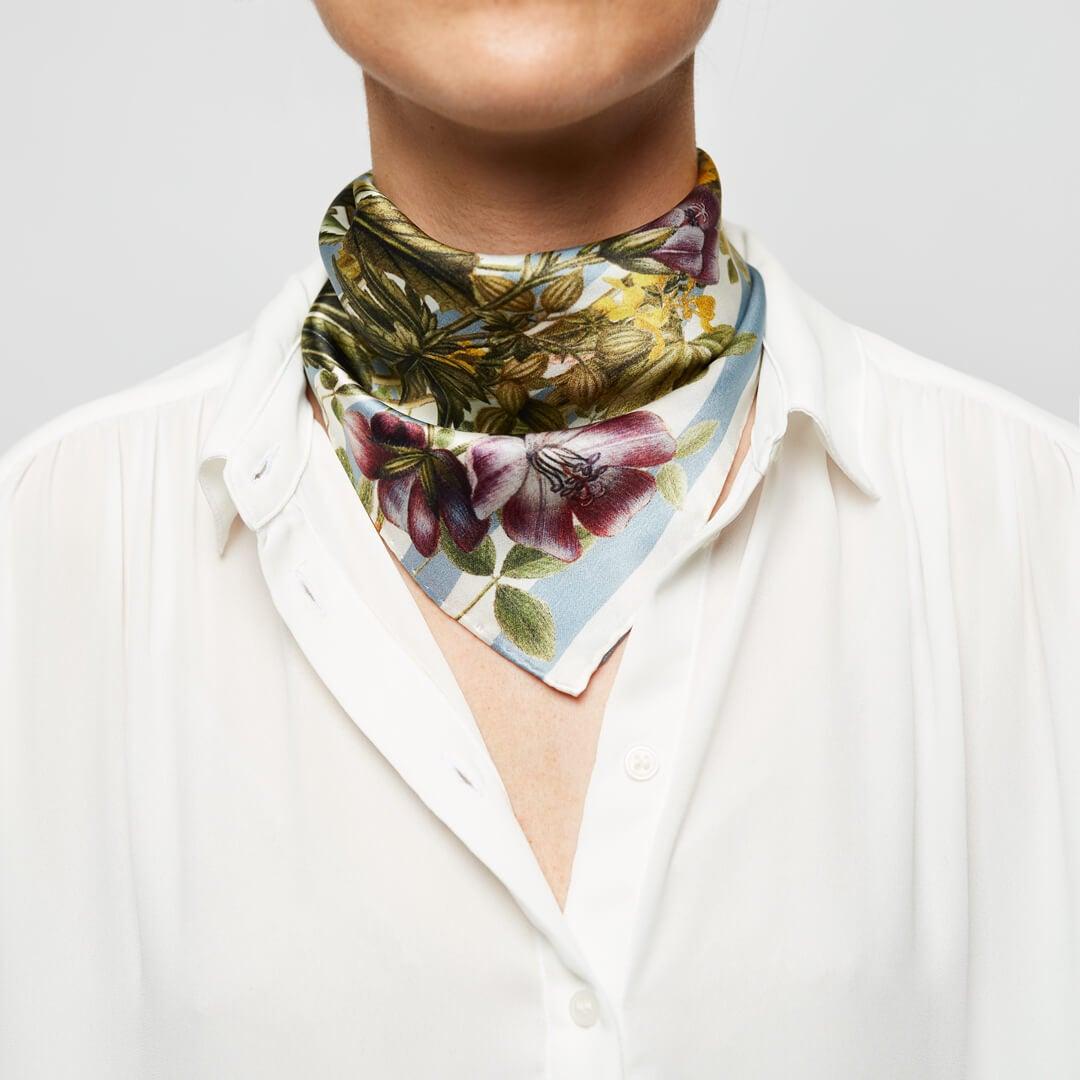 Flora Danica Denmark Striped Flower Meadow silketørklæde Small scarf Striped Flower Meadow Blue/white